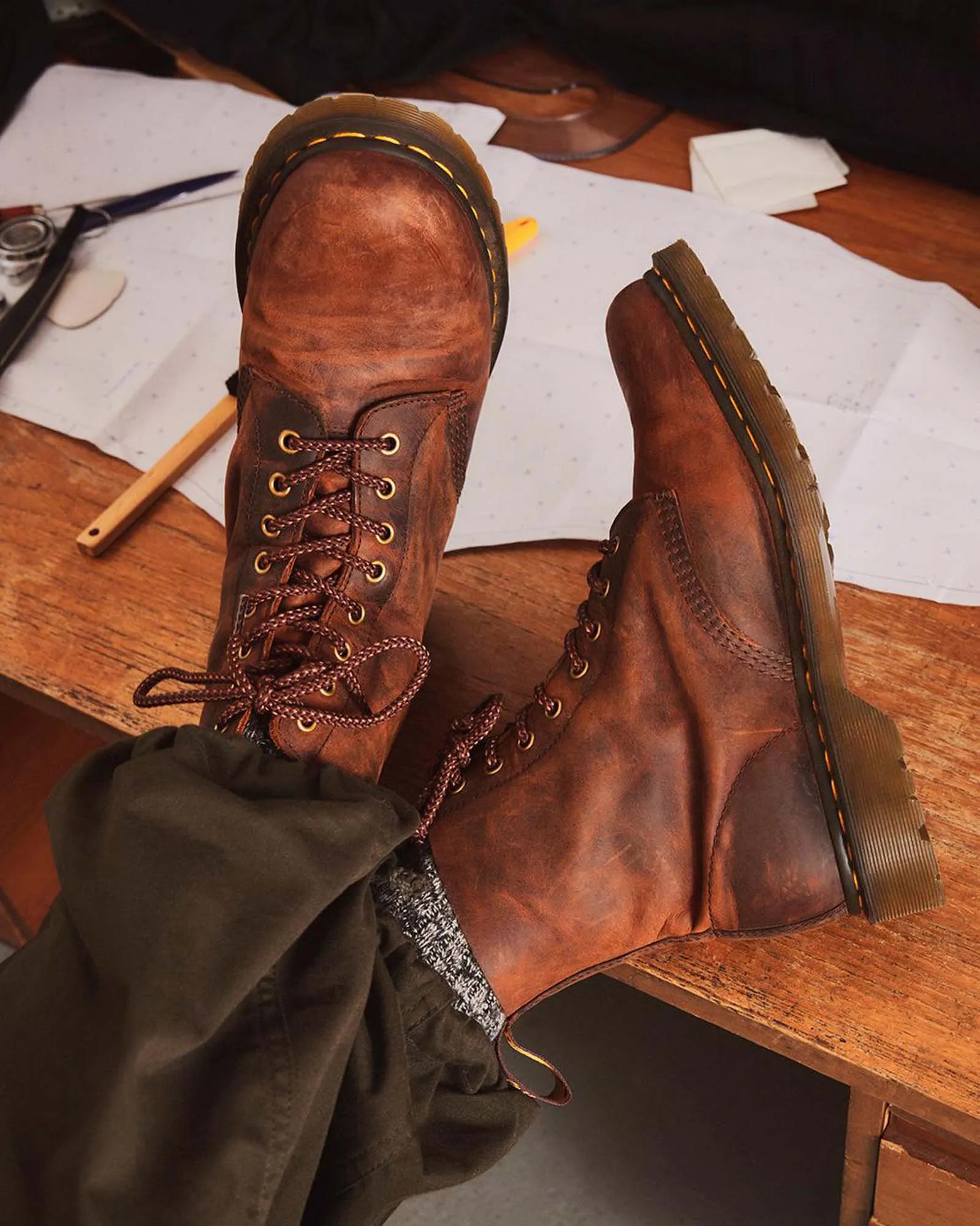 1460 Pascal Waxed Full Grain Boots - Men’s|-|Bottes 1460 Pascal en cuir ciré full grain à lacets - Homme