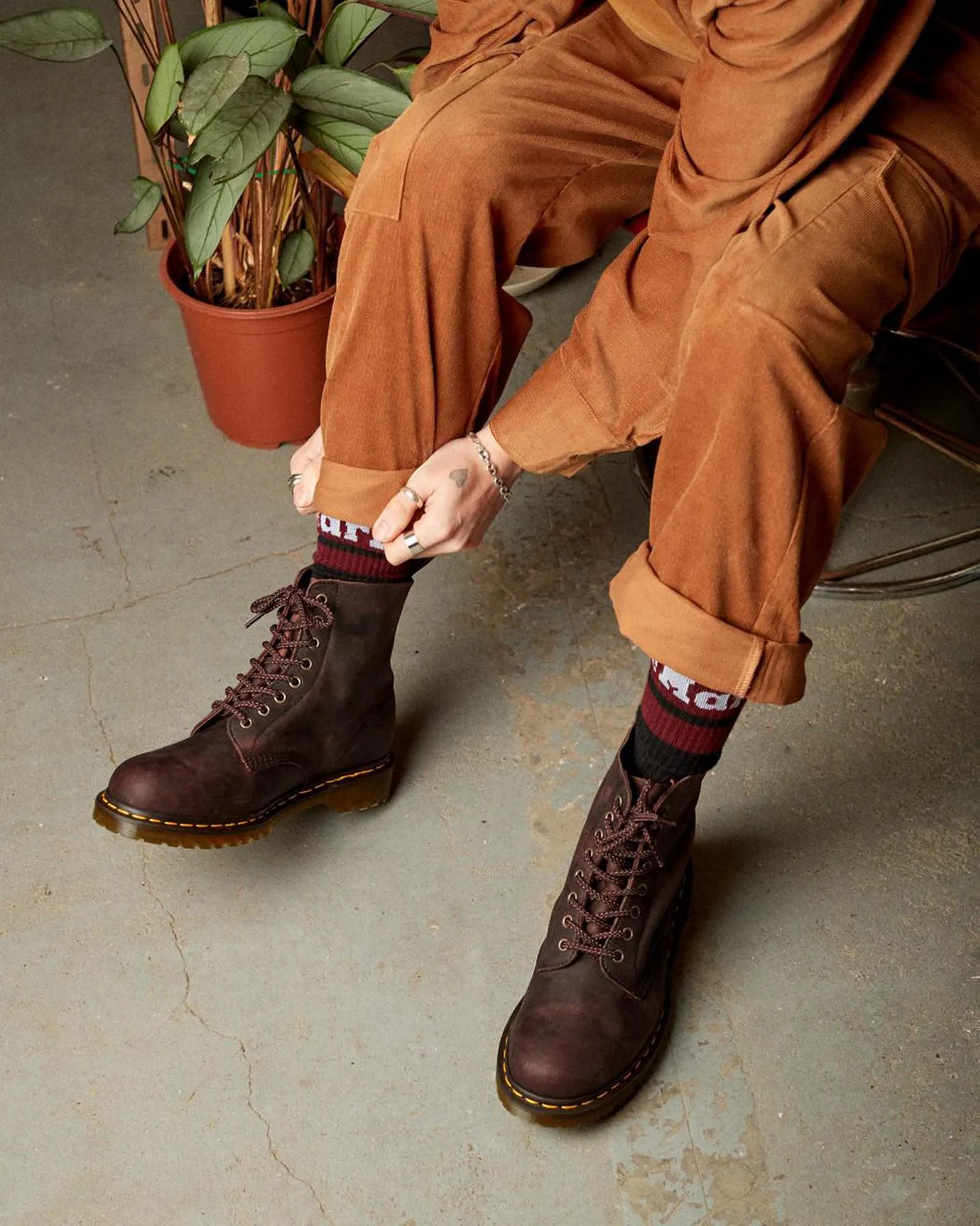 1460 Pascal Waxed Full Grain Boots - Men’s|-|Bottes 1460 Pascal en cuir ciré full grain à lacets - Homme