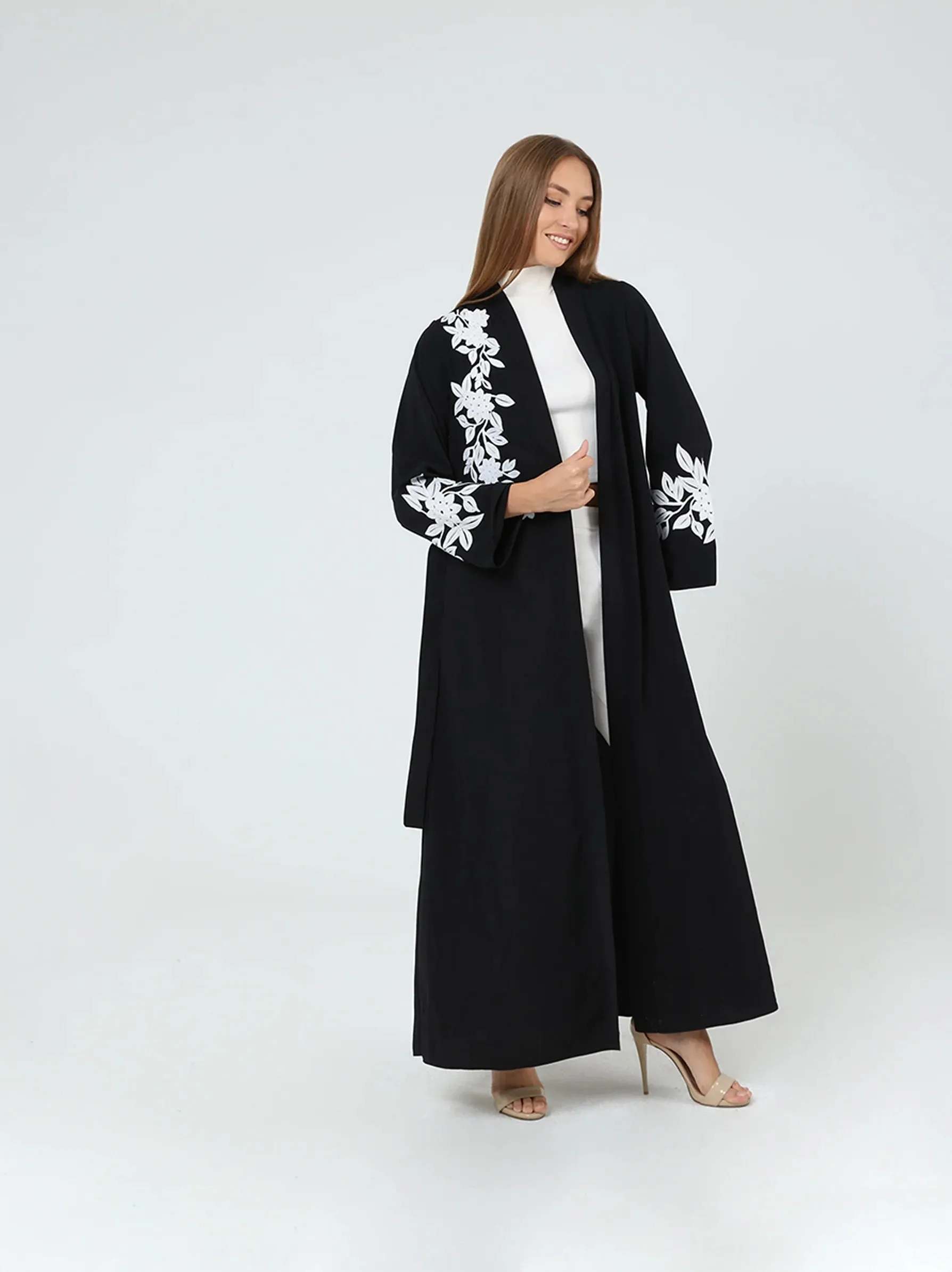 Black Contrast Embroidery Detailed Kimono