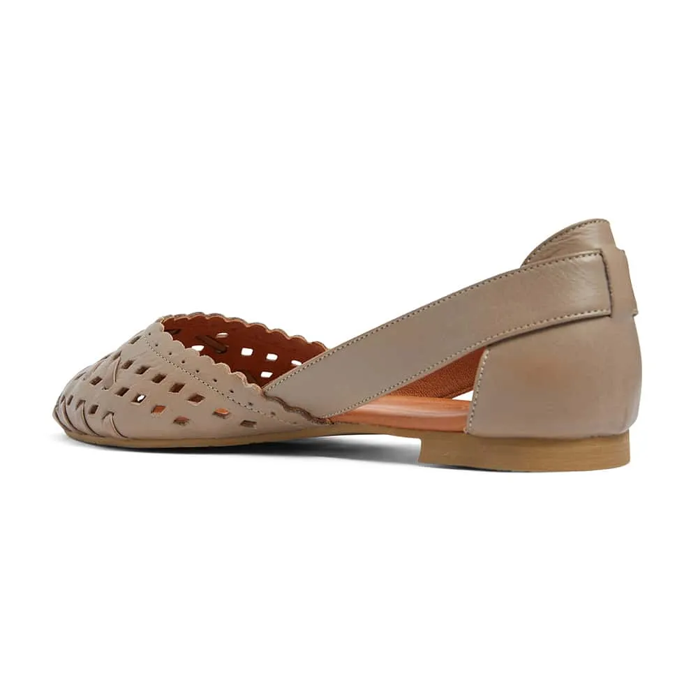 Ranya Flat in Taupe Leather