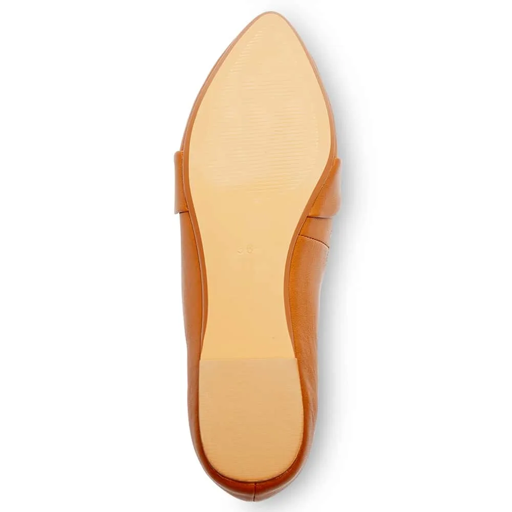 Taylor Flat in Tan Leather