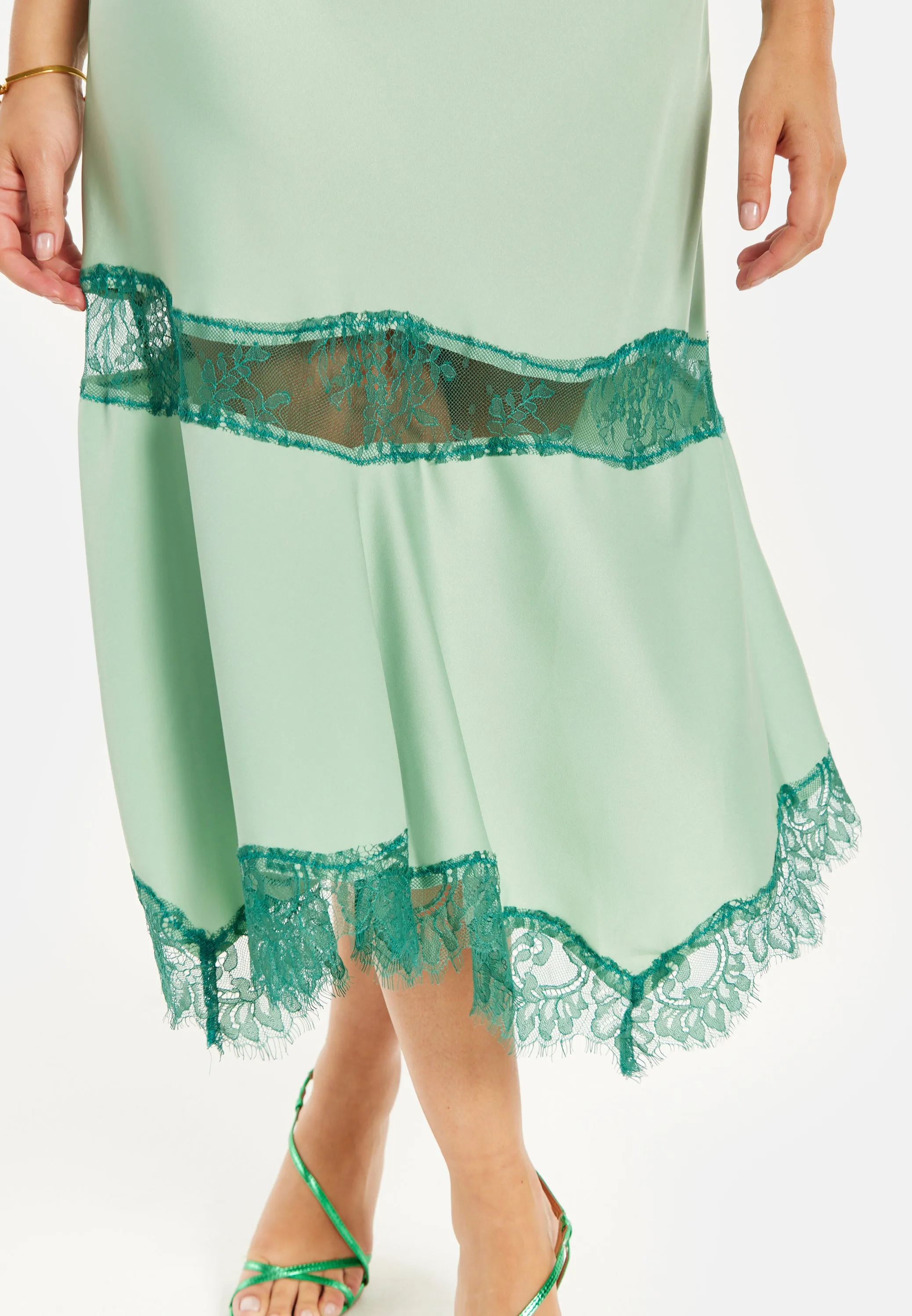 Women's Midi Dress in Elegant Green with Lace Details and Sleeveless Design - Liquorish